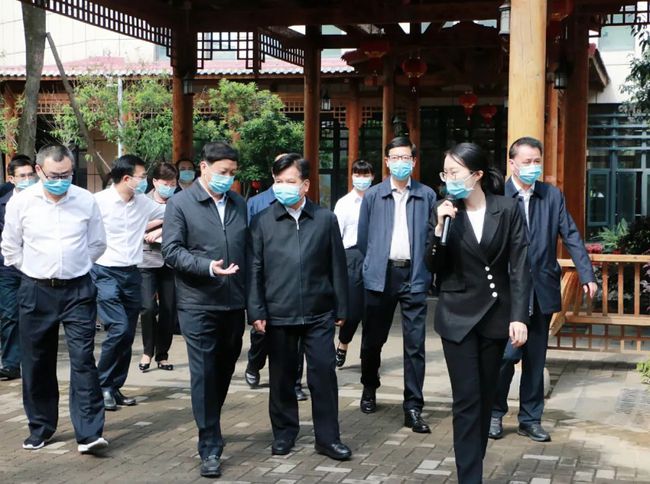 國家民政部李紀(jì)恒部長一行蒞臨福州市國德老年康養(yǎng)中心視察(圖1)