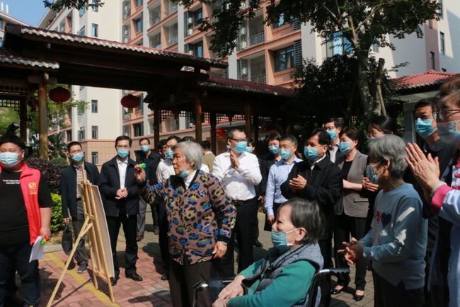 國家民政部李紀(jì)恒部長一行蒞臨福州市國德老年康養(yǎng)中心視察(圖5)