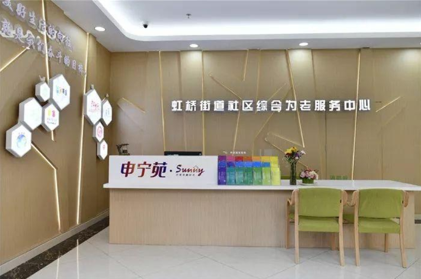 人工智能炒菜、智能腕表提供應(yīng)急救助，上海智慧養(yǎng)老場景落地(圖1)