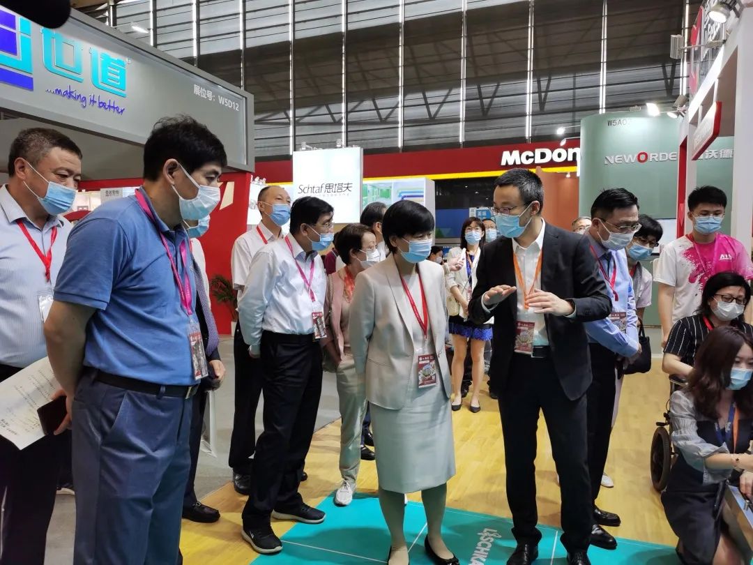 智慧養(yǎng)老，“智”在何處？上海市政協(xié)人資環(huán)建委開展專題考察(圖1)