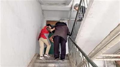 智慧養(yǎng)老飛入尋常百姓家！青島市北有137處居家養(yǎng)老服務(wù)站(圖2)